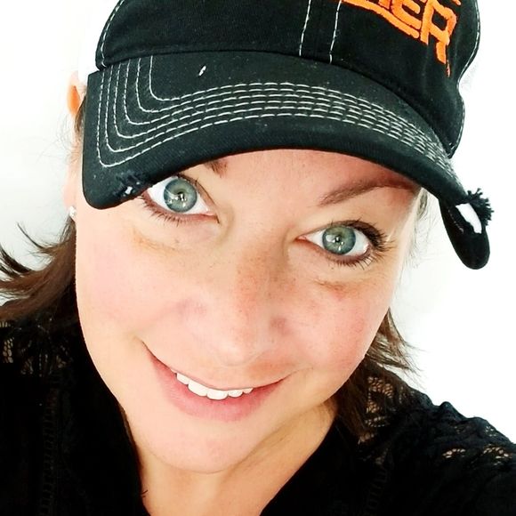 Meet your Posher, Laura - Picture 1 of 1